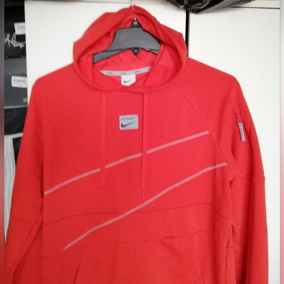 NIKE AIR TECH PERFORMANCE MEN'S SIZE MEDIUM ALMOST NEW WORE 4 TIMES ONLY - Picture 1 of 12